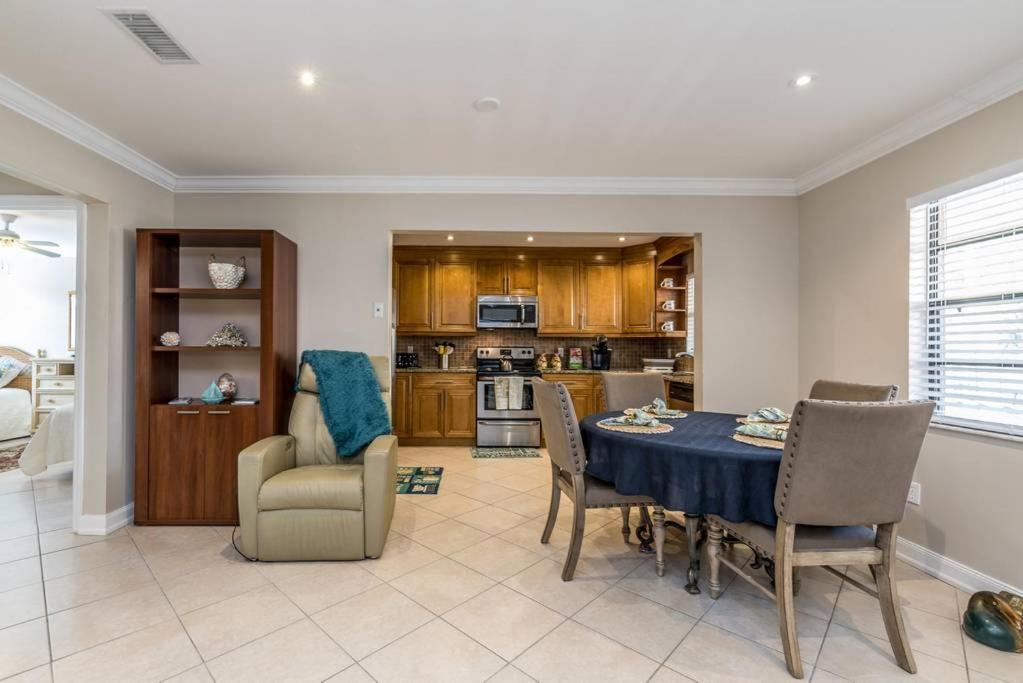 Ocean Vacation Breeze Villa Лантана Екстериор снимка